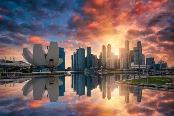 Menjaga Akar di Tengah Kilau Kota