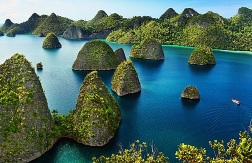 Menyusuri Pulau-Pulau Tersembunyi di Indonesia Timur